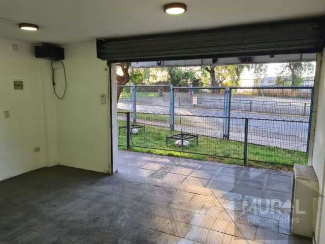 BODEGA SANCHEZ FONTECILLA ENTRE LAS PARCELAS Y GRECIA