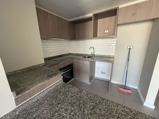 SE ARRIENDA DP 2D2B EN METRO SANTA LUCIA