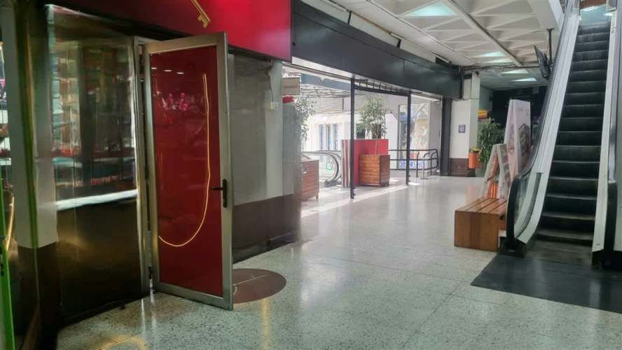 LOCAL COMERCIAL Metro Los Leones