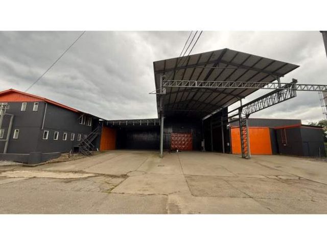 Arriendo bodega de 2.220 m2 Ruta 5 sur km 652, Temuco.