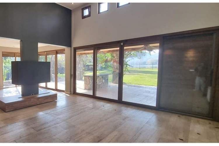 Maravillosa casa con laguna, lujo y naturaleza