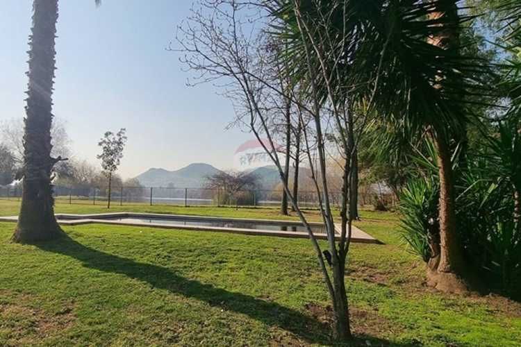 Maravillosa casa con laguna, lujo y naturaleza