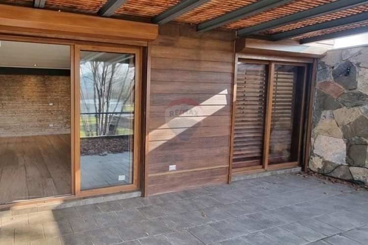 Maravillosa casa con laguna, lujo y naturaleza