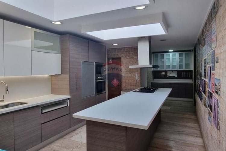 Maravillosa casa con laguna, lujo y naturaleza