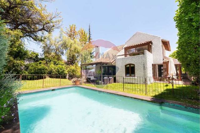 Amplia casa en san carlos de apoquindo