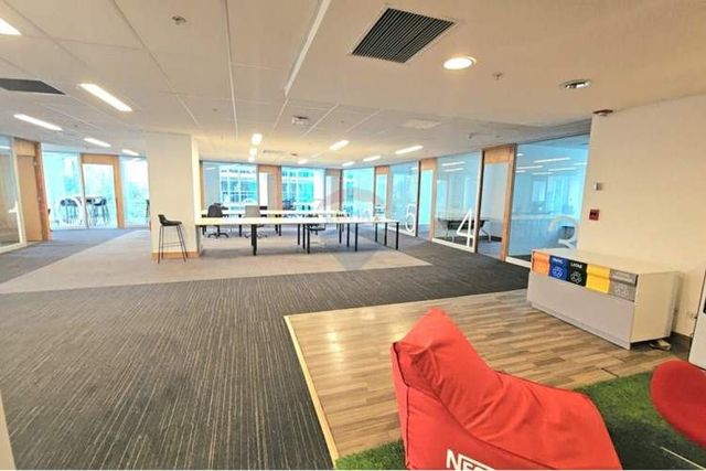 Oficina en edificio corporativo de nestlé