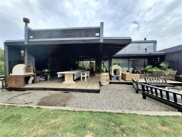 CASA Los Ingleses 357 m2 en 5005 de terreno 5 D 5B S. Estar y servicios