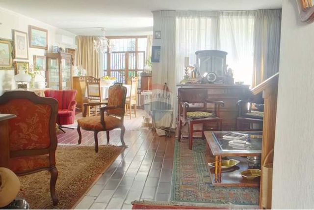 Casa en seguro y familiar condomino