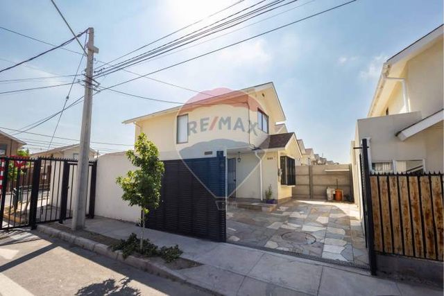 Casa en colina de 3 dormitorios y 2 baños