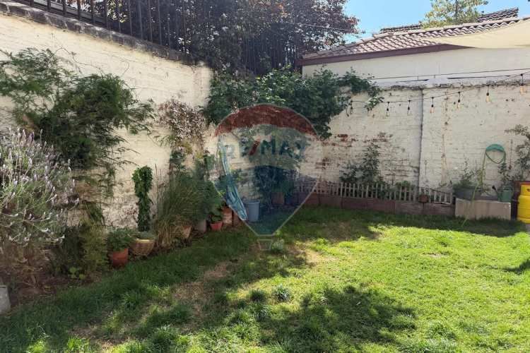 Casa neoclásica amplia y luminosa