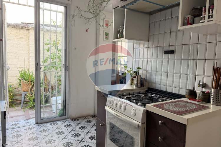 Casa neoclásica amplia y luminosa