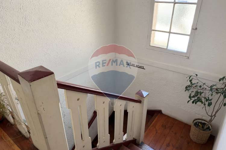 Casa neoclásica amplia y luminosa