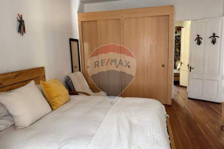 Casa neoclásica amplia y luminosa