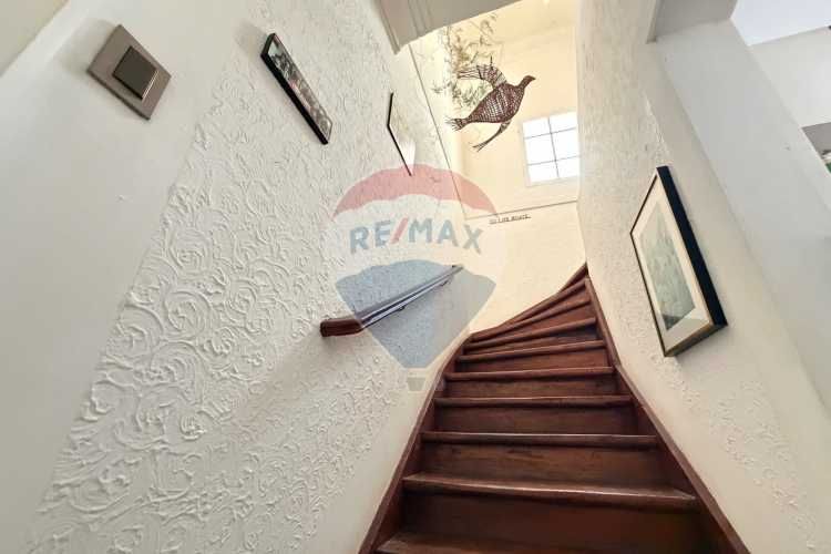 Casa neoclásica amplia y luminosa