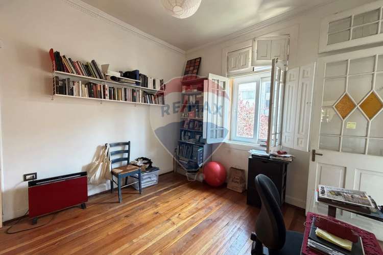 Casa neoclásica amplia y luminosa