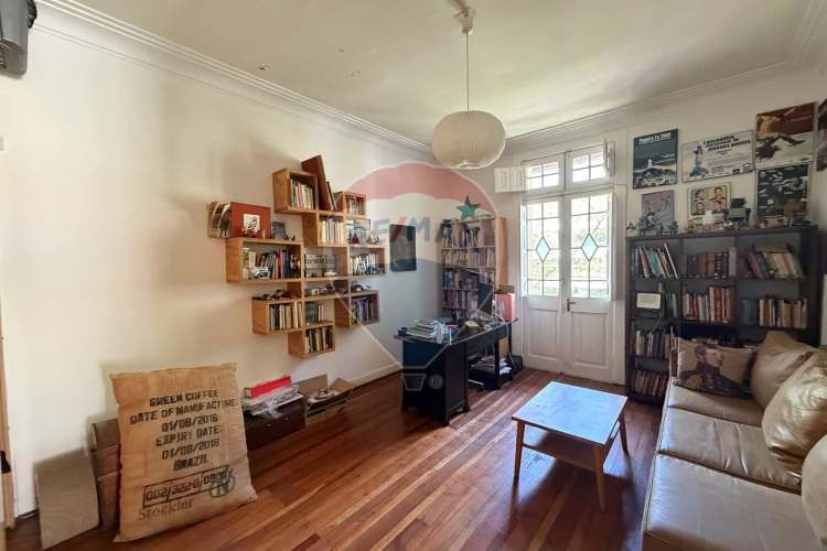 Casa neoclásica amplia y luminosa