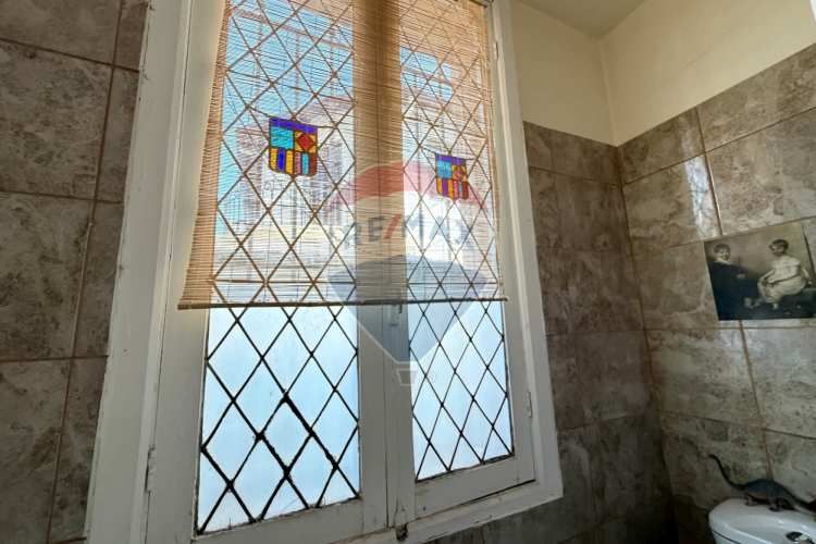 Casa neoclásica amplia y luminosa