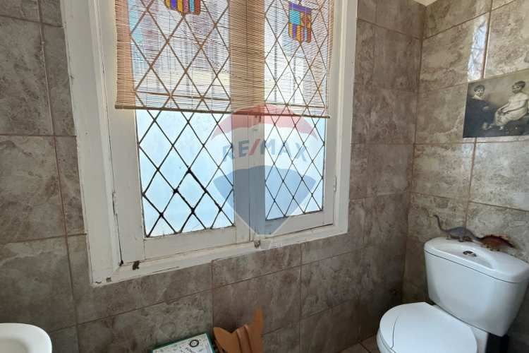 Casa neoclásica amplia y luminosa