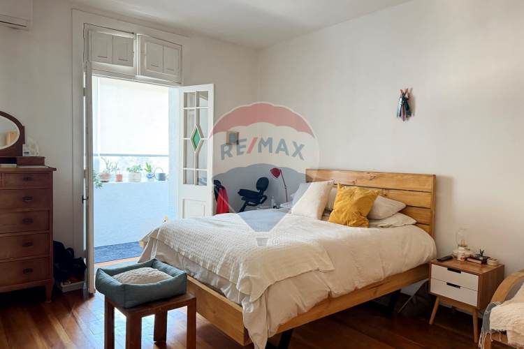 Casa neoclásica amplia y luminosa