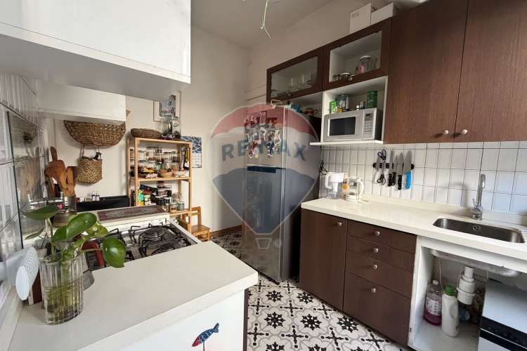 Casa neoclásica amplia y luminosa