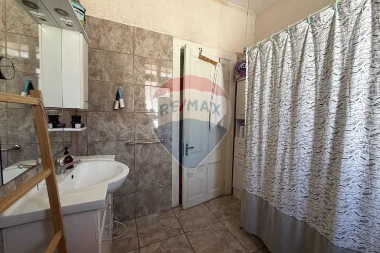 Casa neoclásica amplia y luminosa