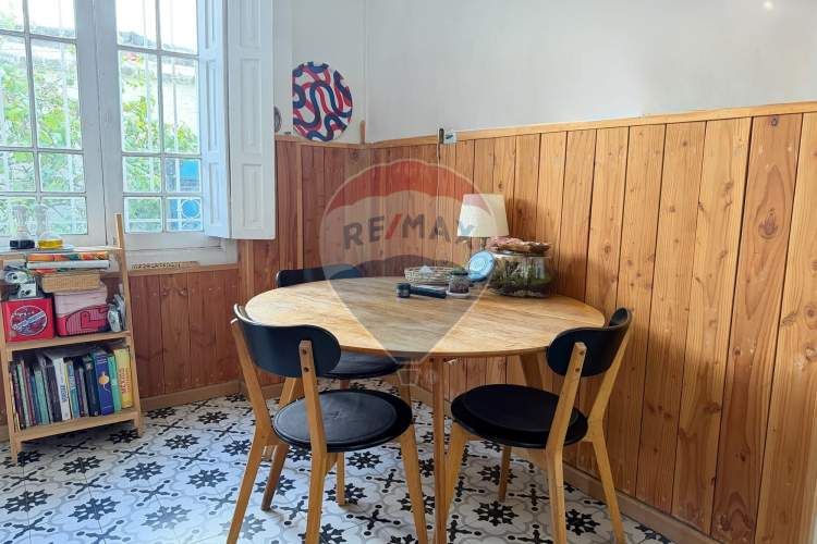 Casa neoclásica amplia y luminosa