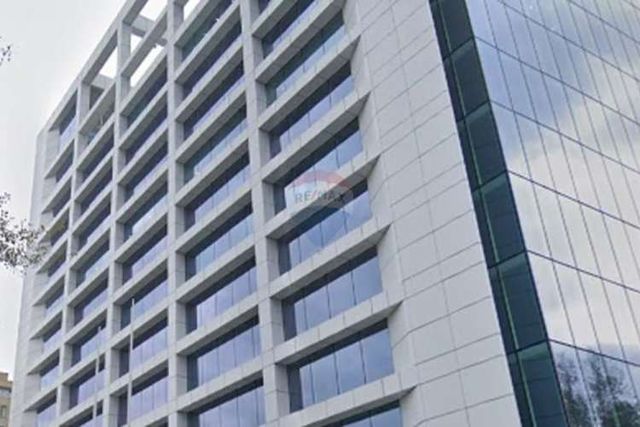 Oficinas y local comercial en arriendo las condes