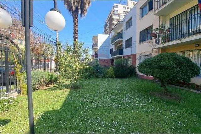 En primer piso y a pasos de pedro de valdivia.