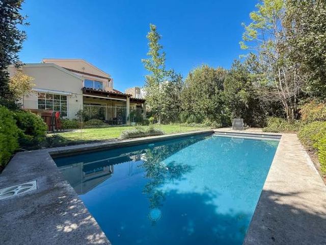 CASA Casa en Condominio 5d/4b Sala Estar Quincho Piscina 2 Estac.