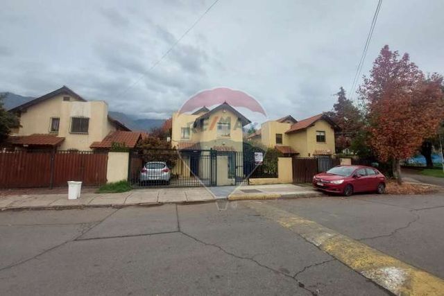 Casa 4 dormitorios en lugar sumamente tranquilo