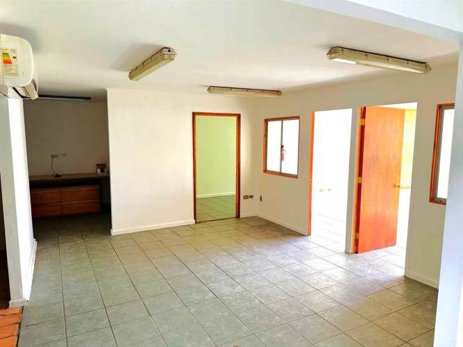 BODEGA Almirante Veliz con las Brisas