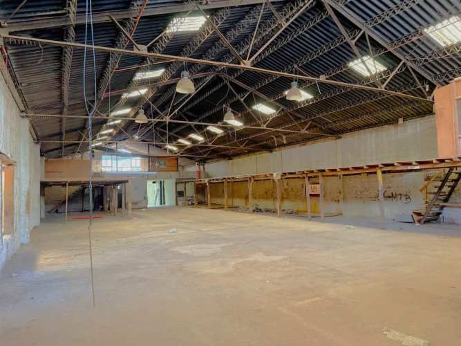 BODEGA Almirante Veliz con las Brisas