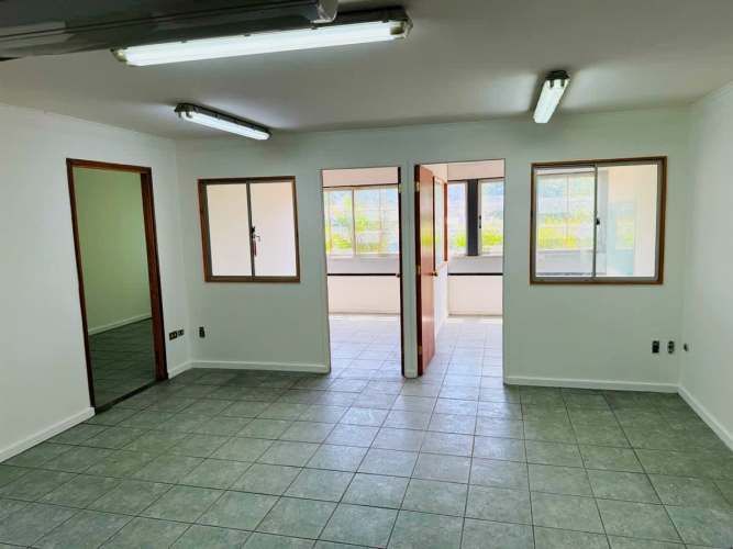 BODEGA Almirante Veliz con las Brisas