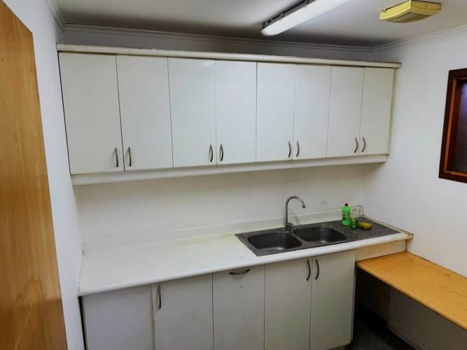 BODEGA Almirante Veliz con las Brisas