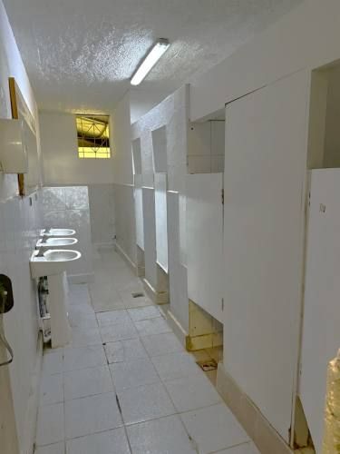 BODEGA Almirante Veliz con las Brisas