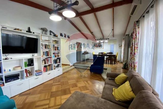 Casa 7d y 4b con paneles fotovoltaicos