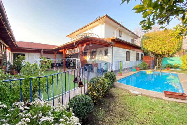 Casa 7d y 4b con paneles fotovoltaicos