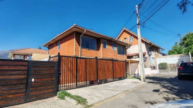 CASA Pasaje empedrado poniente