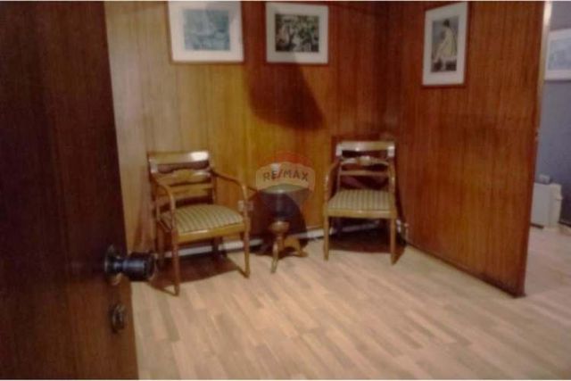 Acogedora oficina muy iluminada