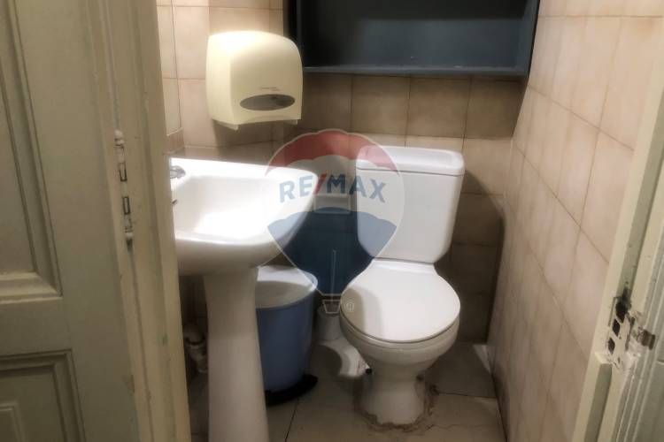 Comoda e iluminada oficina