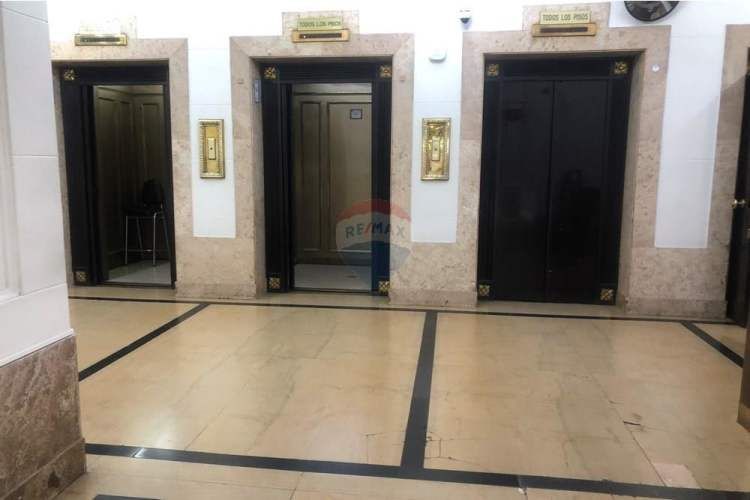 Comoda e iluminada oficina