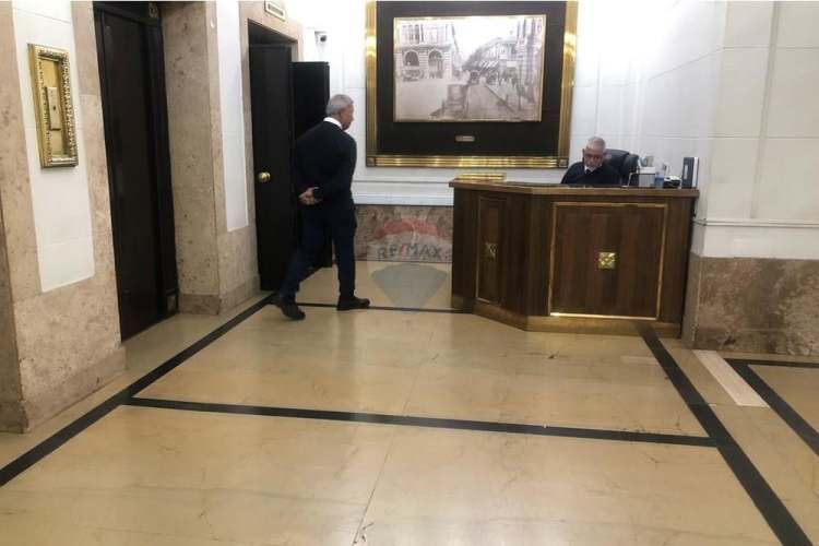 Comoda e iluminada oficina