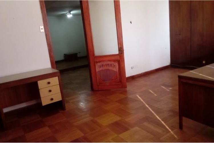 Comoda e iluminada oficina