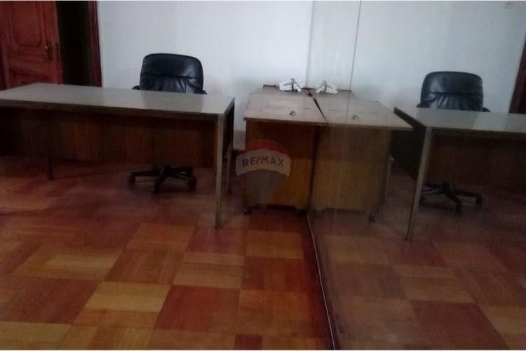 Comoda e iluminada oficina