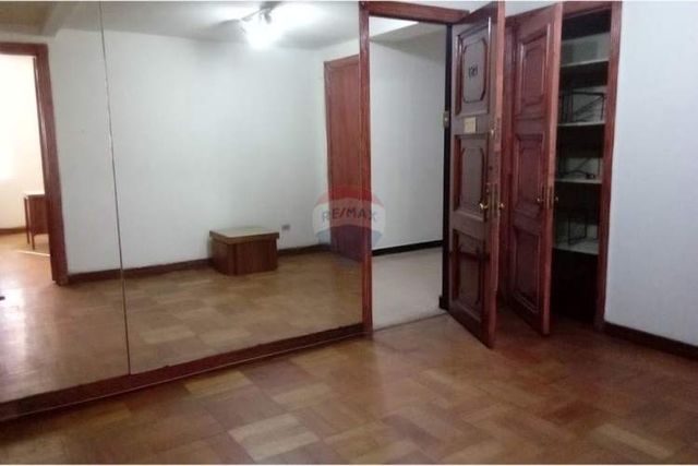 Comoda e iluminada oficina