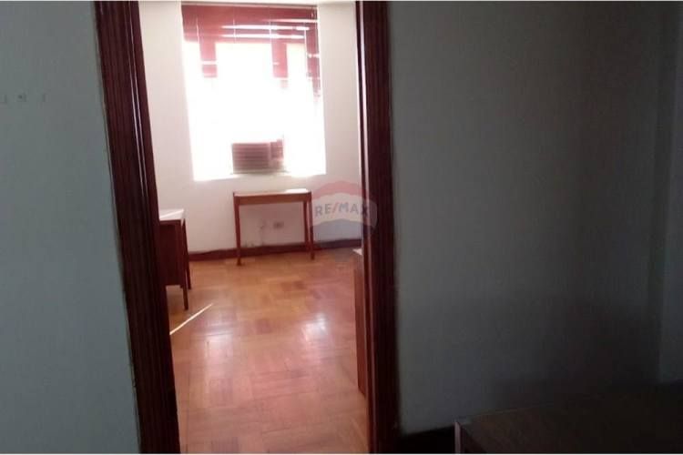 Comoda e iluminada oficina