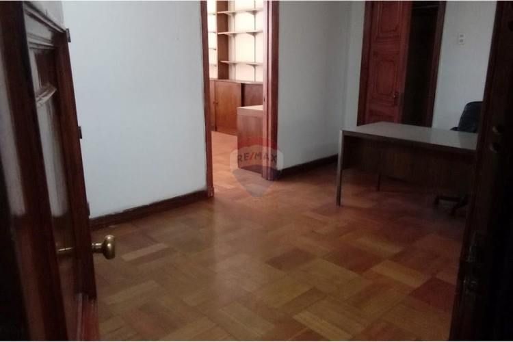 Comoda e iluminada oficina