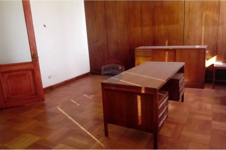 Comoda e iluminada oficina