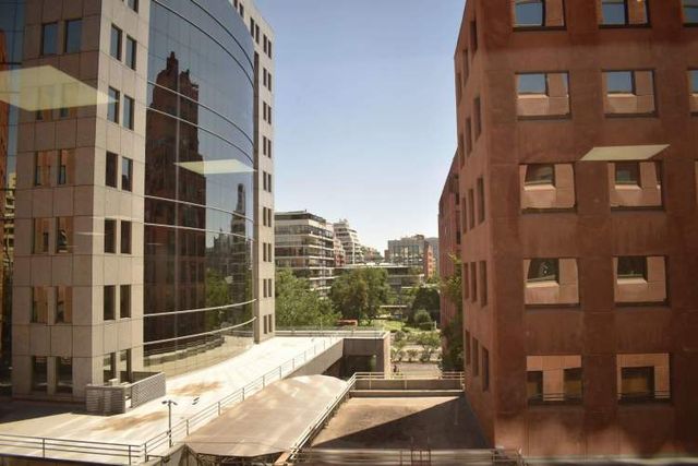 Espaciosa oficina a pasos de Metro Escuela Militar.