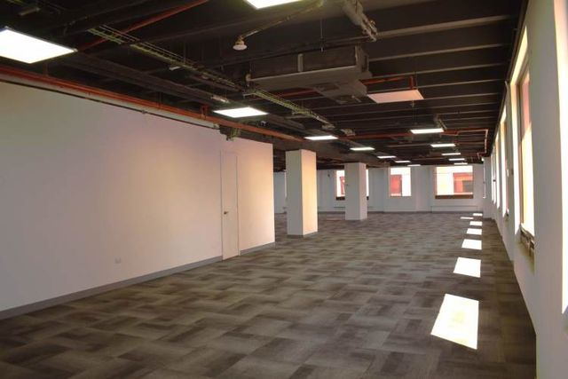 Espaciosa oficina a pasos de Metro Escuela Militar.